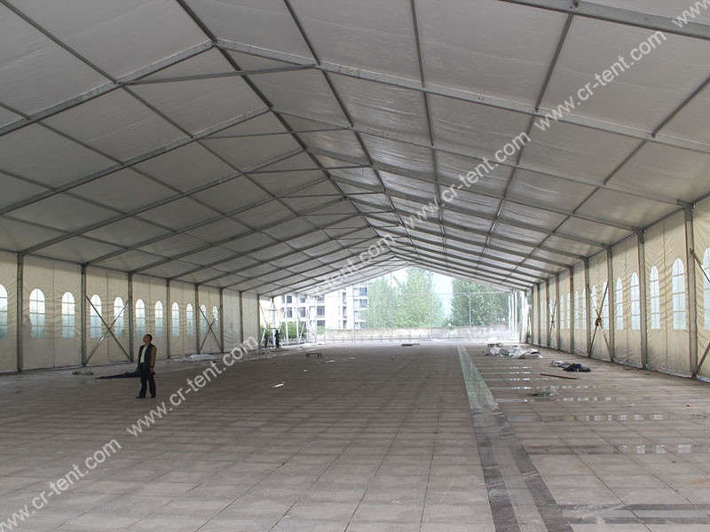 25m×70m四周围布